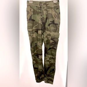 Hollister Camo Joggers Womens